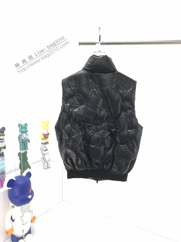 Chanel男裝 香奈兒20FW壓花字母羽絨馬甲  ydi3154